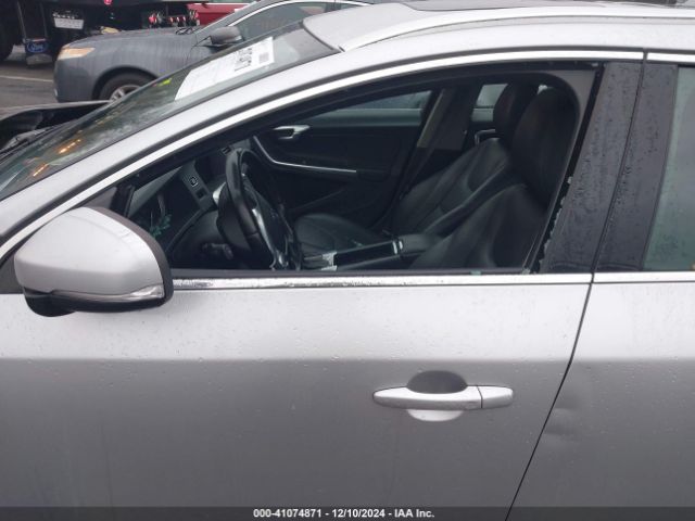 YV1612SB0F1187318 Volvo V60 T5 Premier