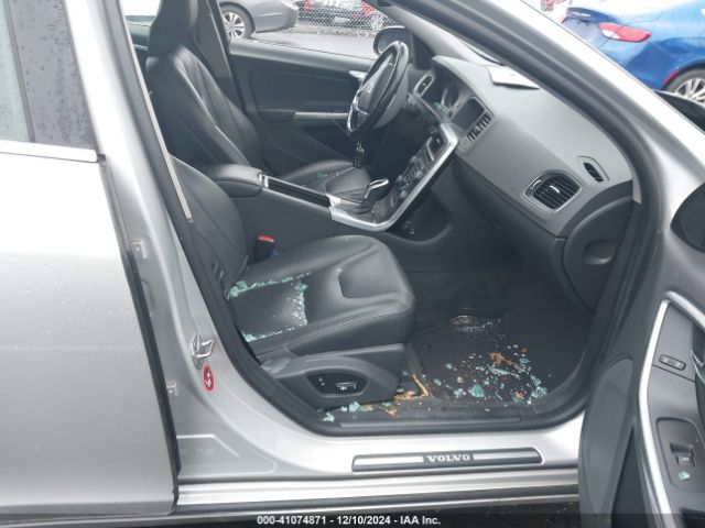 YV1612SB0F1187318 Volvo V60 T5 Premier