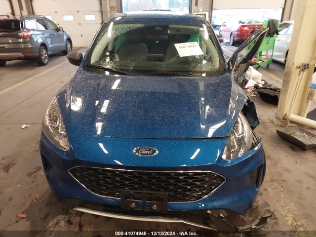 1FMCU9G69NUB98928 Ford ESCAPE SE