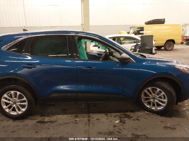 1FMCU9G69NUB98928 Ford ESCAPE SE