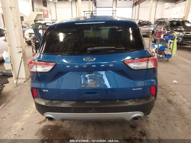 1FMCU9G69NUB98928 Ford ESCAPE SE