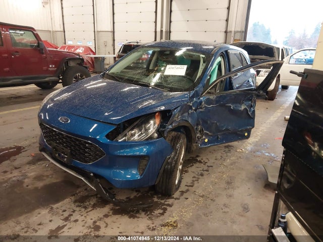 1FMCU9G69NUB98928 Ford ESCAPE SE