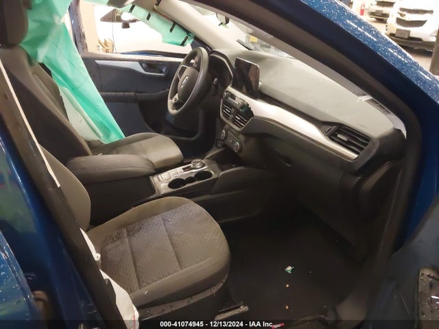 1FMCU9G69NUB98928 Ford ESCAPE SE