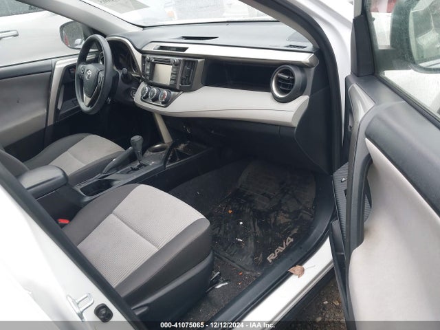 Toyota RAV4 LE 2015 JTMBFREV4FD112589 Image 5