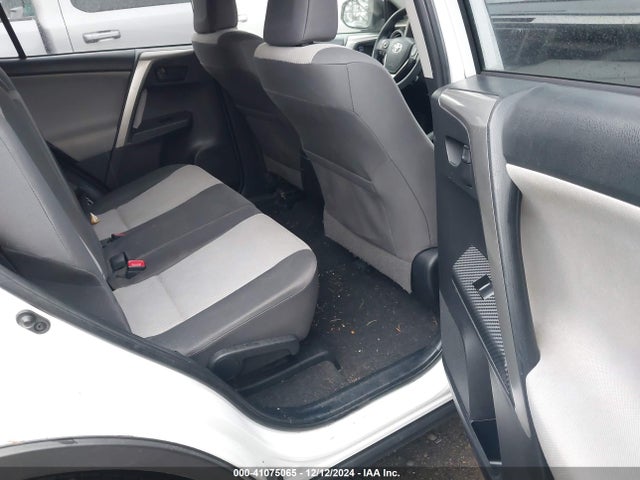 Toyota RAV4 LE 2015 JTMBFREV4FD112589 Image 8