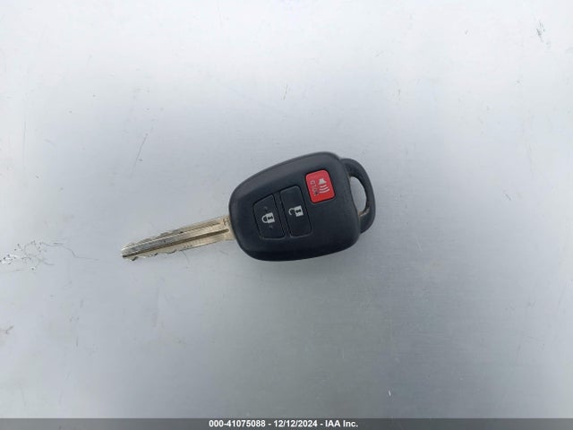 JTMWFREV7JJ730811 Toyota Rav4 Xle