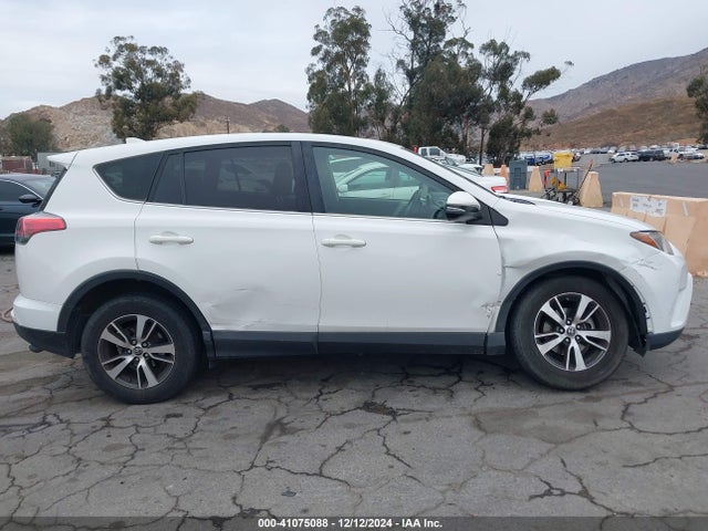 JTMWFREV7JJ730811 Toyota Rav4 Xle