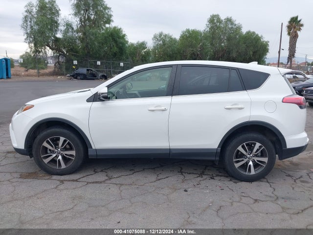 JTMWFREV7JJ730811 Toyota Rav4 Xle