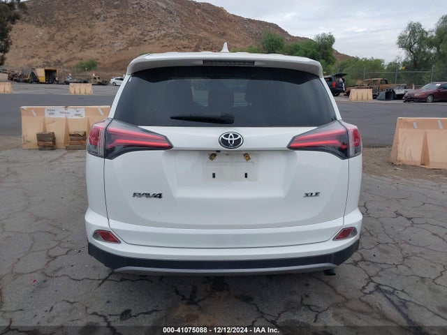 JTMWFREV7JJ730811 Toyota Rav4 Xle