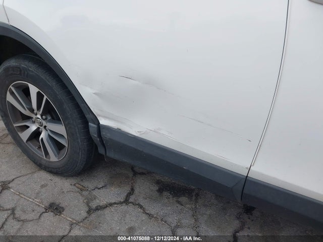 JTMWFREV7JJ730811 Toyota Rav4 Xle