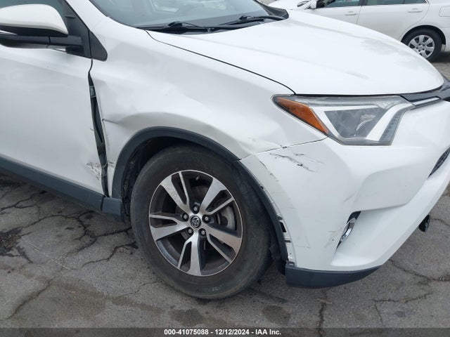 JTMWFREV7JJ730811 Toyota Rav4 Xle
