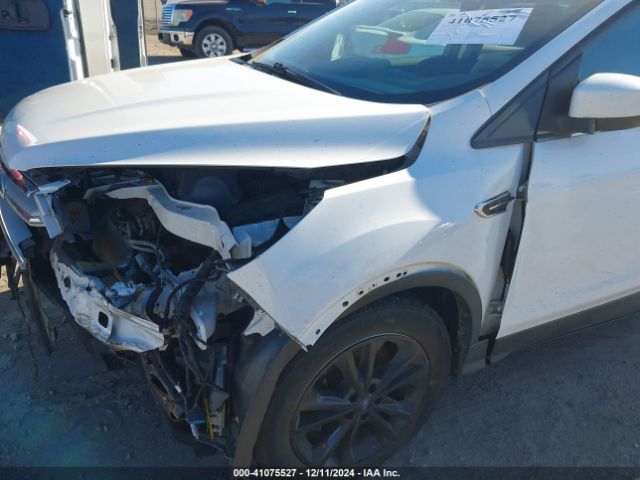 1FMCU9G94HUA95642 Ford ESCAPE SE