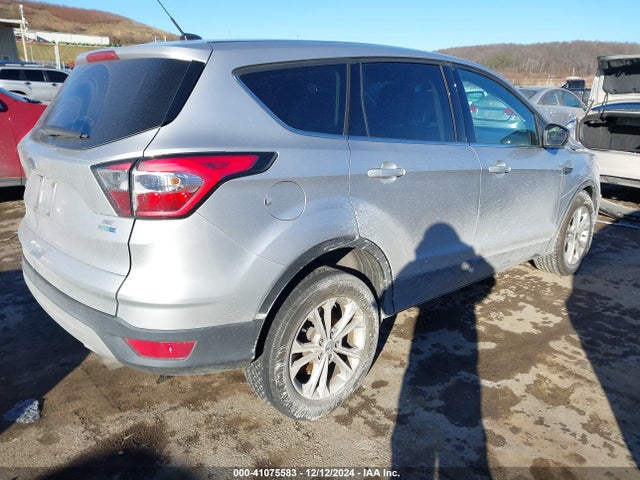 Ford ESCAPE SE 2017 1FMCU9GD9HUB65639 Image 4