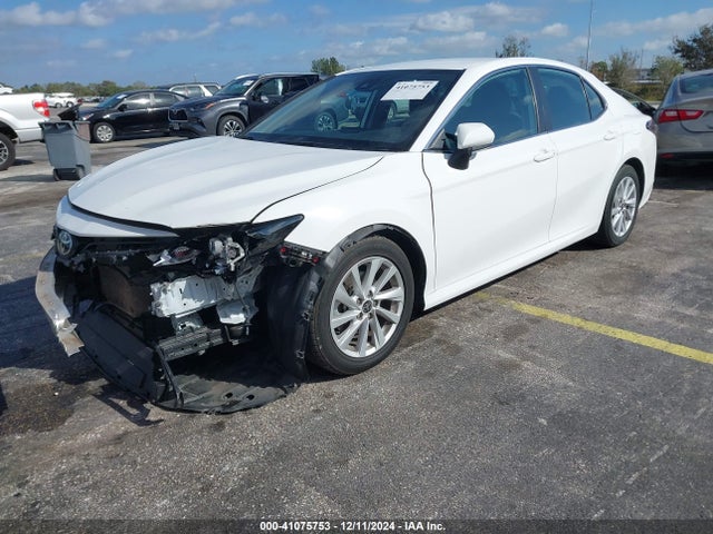 Toyota CAMRY LE 2022 4T1C11AK6NU636983 Image 2
