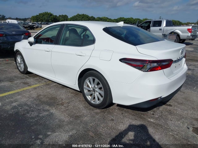 Toyota CAMRY LE 2022 4T1C11AK6NU636983 Image 3