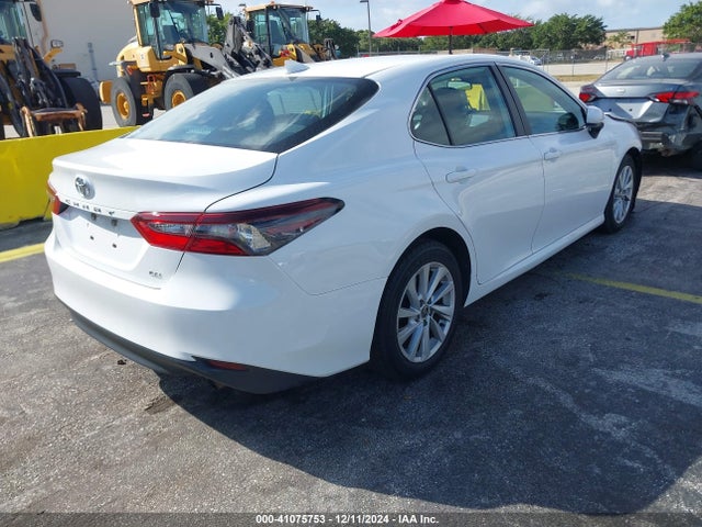 Toyota CAMRY LE 2022 4T1C11AK6NU636983 Image 4