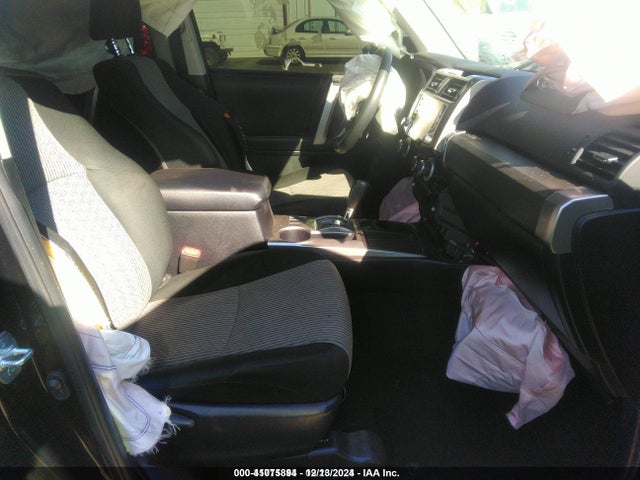 Toyota 4RUNNER SR5 2021 JTEEU5JRXM5239936 Image 5