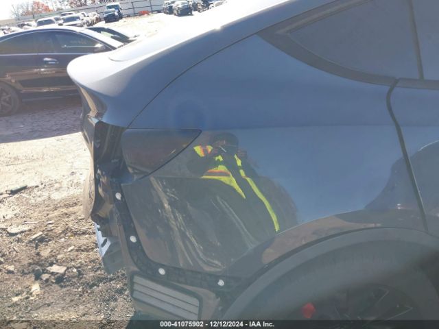 5YJYGDEE1LF009211 Tesla Model Y