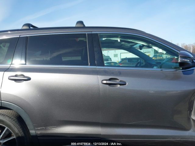 5TDKZRFHXJS528577 Toyota Highlander Se