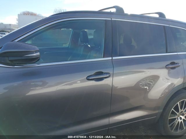 5TDKZRFHXJS528577 Toyota Highlander Se