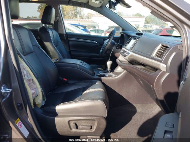 5TDKZRFHXJS528577 Toyota Highlander Se