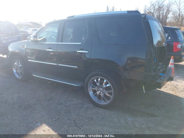 2011 CADILLAC ESCALADE 1GYS4AEF4BR274469 Photo 2