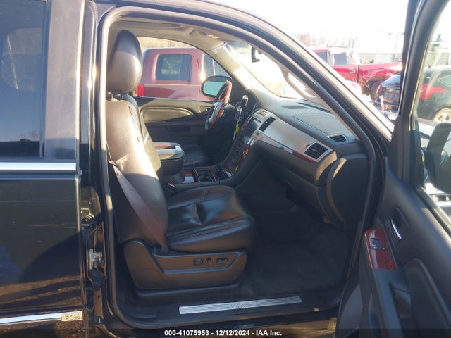 2011 CADILLAC ESCALADE 1GYS4AEF4BR274469 Photo 4
