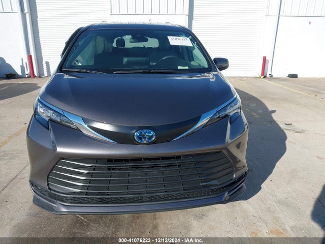Toyota SIENNA LE 2023 5TDKRKEC0PS168175 Image 12