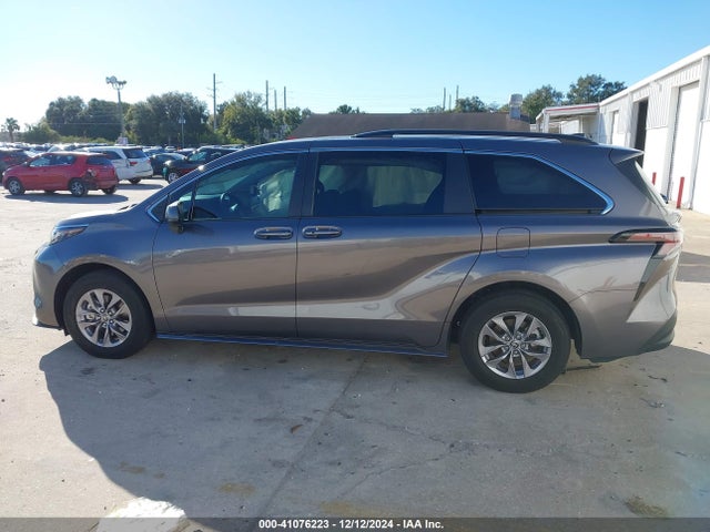 Toyota SIENNA LE 2023 5TDKRKEC0PS168175 Image 14