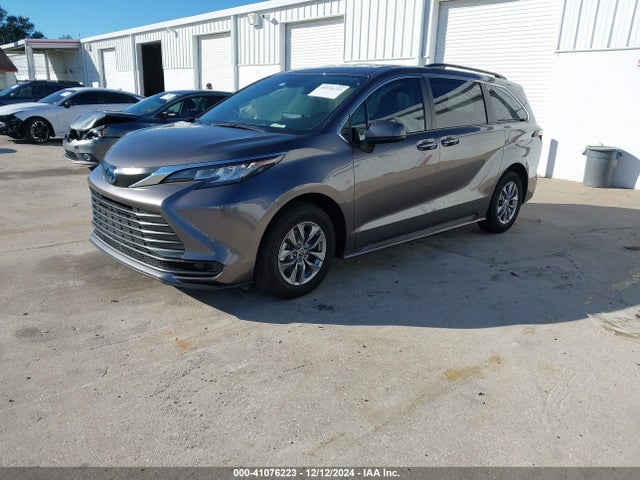 5TDKRKEC0PS168175 Toyota SIENNA LE