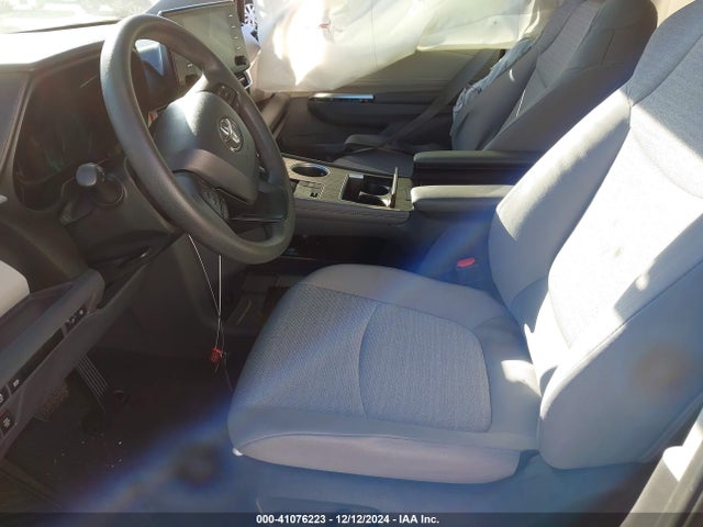 5TDKRKEC0PS168175 Toyota SIENNA LE