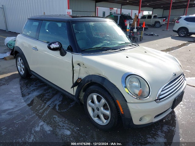 2009 MINI COOPER WMWMF33599TW74066 Photo 0