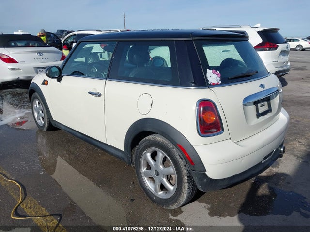 2009 MINI COOPER WMWMF33599TW74066 Photo 2
