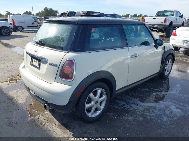 2009 MINI COOPER WMWMF33599TW74066 Photo 3