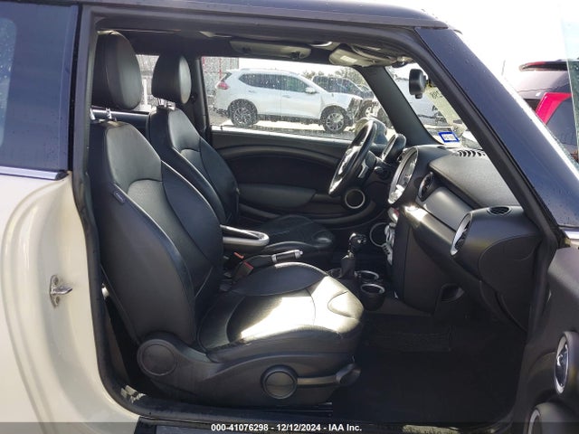 2009 MINI COOPER WMWMF33599TW74066 Photo 4