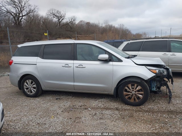 KIA SEDONA LX 2016 KNDMB5C19G6212416 Image 13