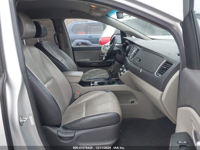 KIA SEDONA LX 2016 KNDMB5C19G6212416 Image 5