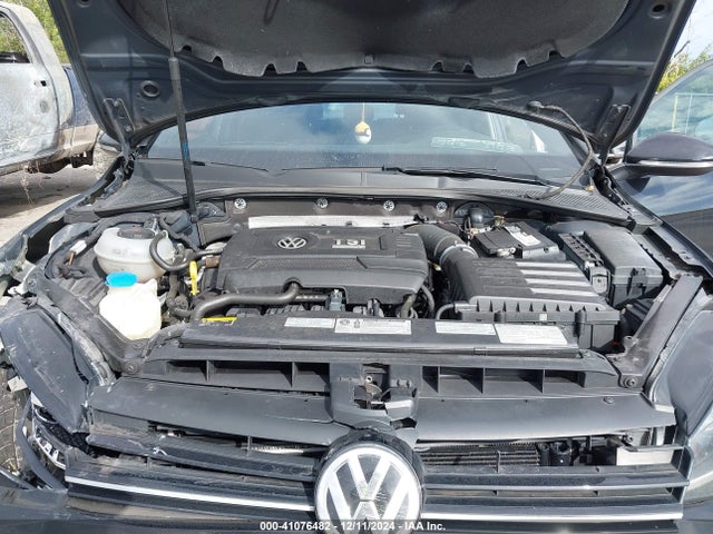 WVWVF7AU8JW152928 Volkswagen Golf R 2.0t W/dcc   Navigation
