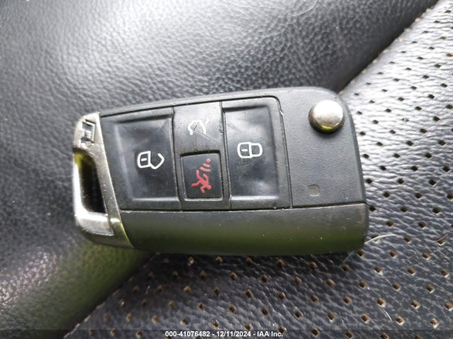 WVWVF7AU8JW152928 Volkswagen Golf R 2.0t W/dcc   Navigation