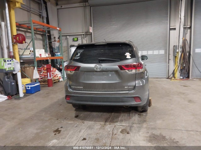 5TDJZRFH9KS566170 Toyota Highlander Se