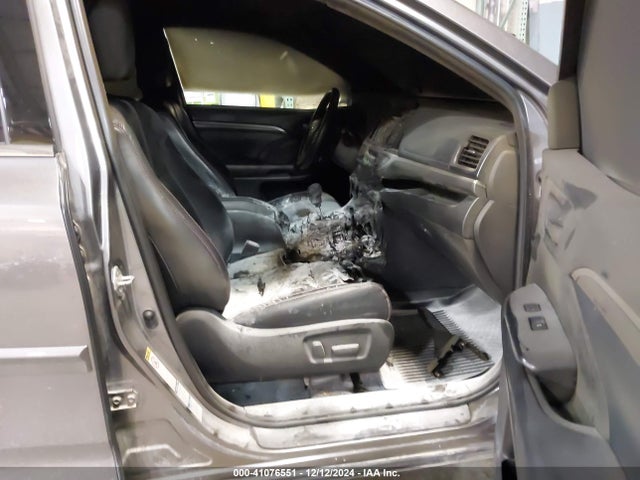 5TDJZRFH9KS566170 Toyota Highlander Se