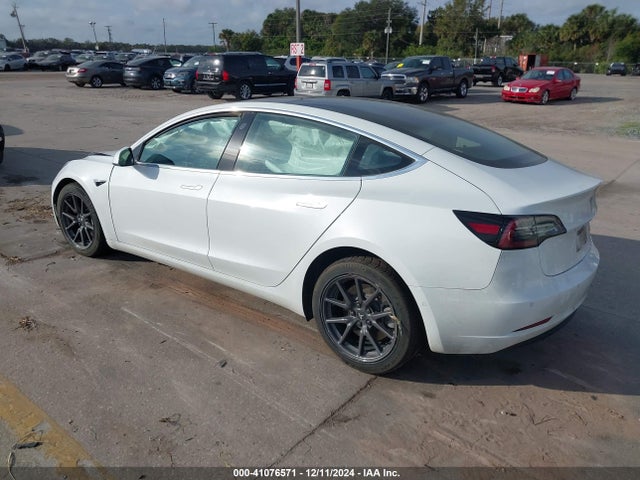 2018 TESLA MODEL 3 5YJ3E1EB0JF115523 Photo 2