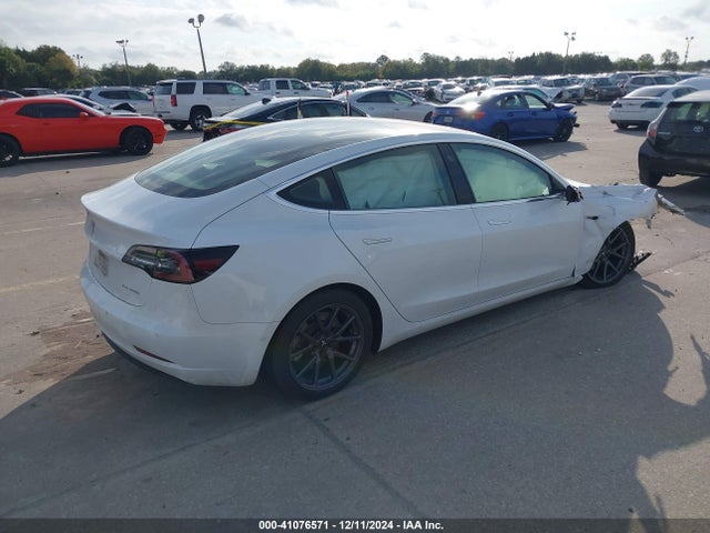 2018 TESLA MODEL 3 5YJ3E1EB0JF115523 Photo 3
