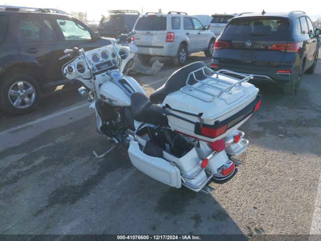 2012 HARLEY-DAVIDSON FLHTCU 1HD1FCM1XCB656804 Photo 2