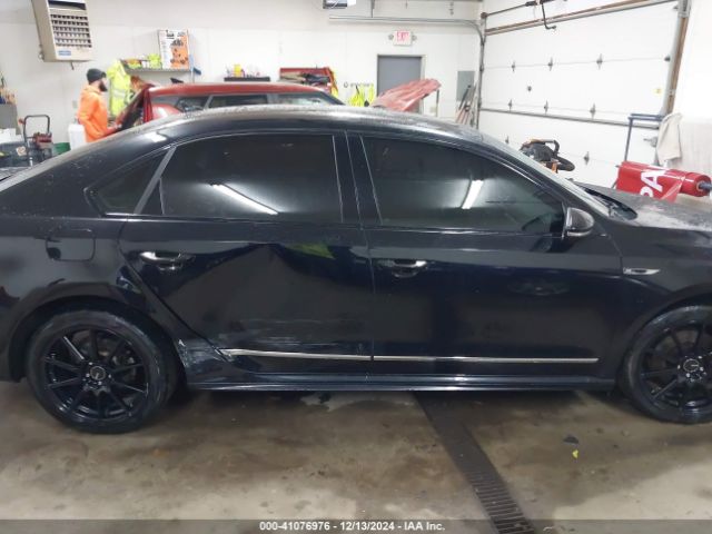 1VWDT7A30HC083897 Volkswagen Passat 1.8t R-line