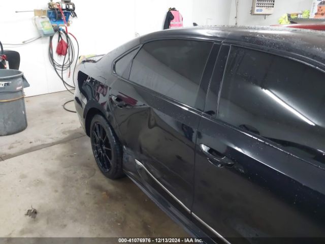 1VWDT7A30HC083897 Volkswagen Passat 1.8t R-line