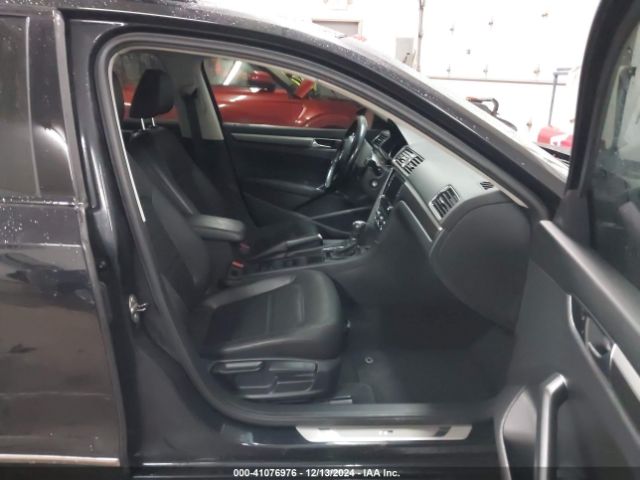 1VWDT7A30HC083897 Volkswagen Passat 1.8t R-line