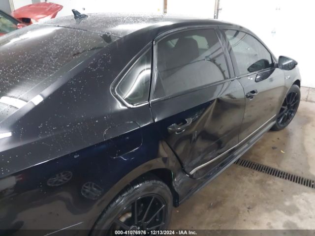 1VWDT7A30HC083897 Volkswagen Passat 1.8t R-line