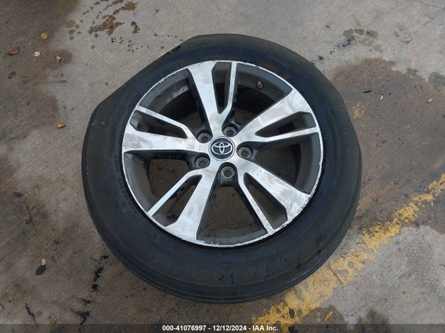 JTMRFREV4JJ739804 Toyota Rav4 Adventure/xle