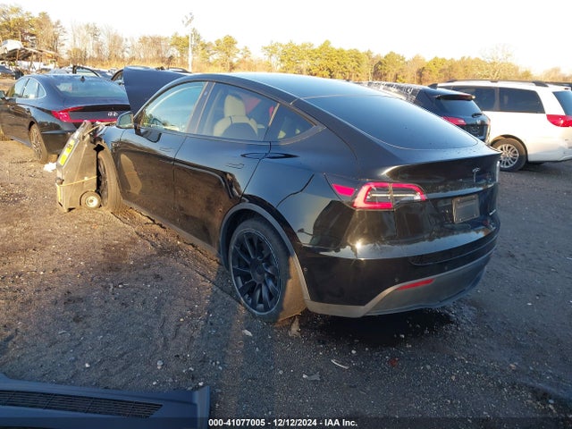 2021 TESLA MODEL Y 5YJYGDEE7MF077983 Photo 2